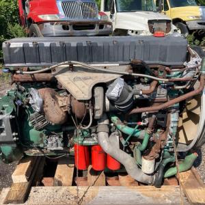 USED 2005 Volvo 365hp VED12D Diesel Engine with EGR Emissions