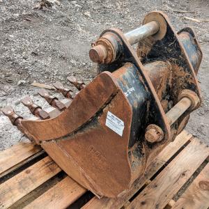 Used BUCKET  24 GP 60-1932