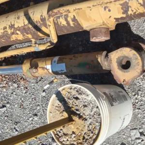 Used CYLINDER GRP ARTICULATION CT-8J5958