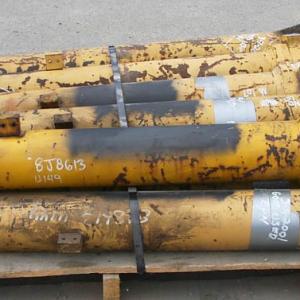 Used CYLINDER GRP BOOM 8J8613