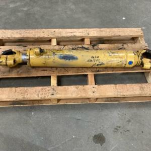 Used CYLINDER GRP CENTER SHIFT 2621905