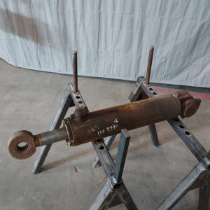 Used CYLINDER GRP LIFT 1103269