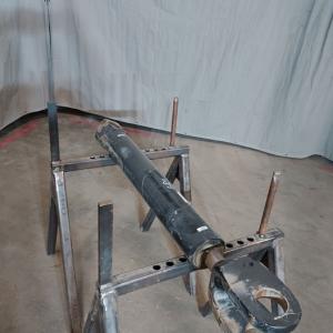 Used CYLINDER GRP LIFT 4956007