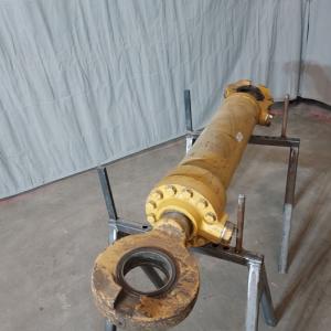 Used CYLINDER GRP LIFT RH 1738612