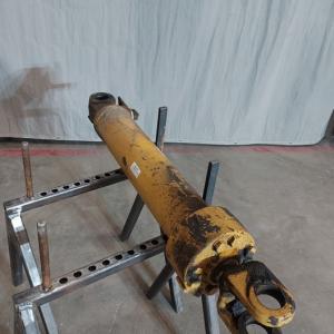 Used CYLINDER GRP LIFT RH 2424274