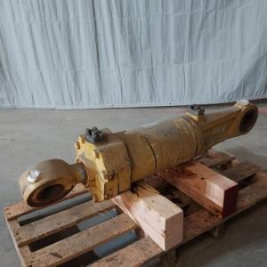 Used CYLINDER GRP RIPPER LIFT 1553653