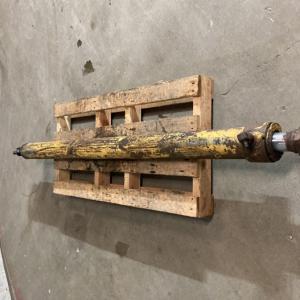 Used CYLINDER GRP SIDE SHIFT 9T3206
