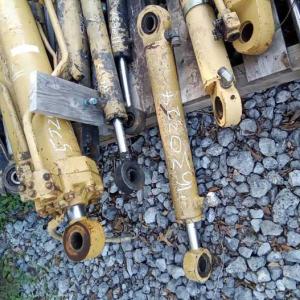 Used CYLINDER GRP  STEER CT-1630324