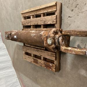 Used Core CYLINDER GRP LIFT 9T8257